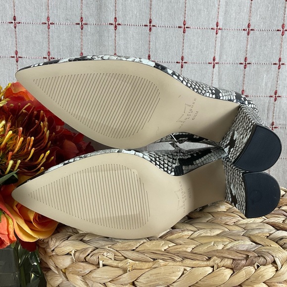 Marc Fisher “Unno” Snakeskin Embossed Ankle Boots Pointed Toe Heeled Bootie 6.5 - Picture 5 of 7